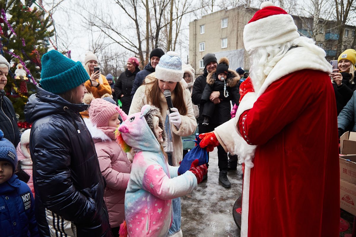 Новогодний праздник на улице